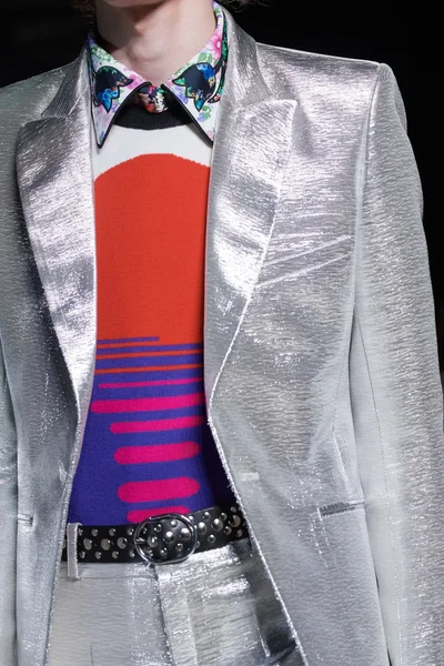 Look 60